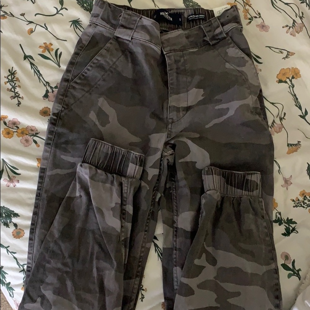 Hollister Camo High-Rise Joggers